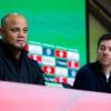 Verlierer Vincent Kompany (l) und Gewinner Xabi Alonso in der Pressekonferenz nach Leverkusens 1:0 in München.