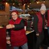 Beim Fischerwirt gibt es Edelglühwein, Amarone und Rosé, im Stand arbeiten von links Christine Kriwet, Mandy Weiss und Tobias Wachter vom Team.