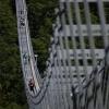 Der Skywalk im nordhessischen Willingen ist mit 665 Metern die längste Fußgänger-Hängebrücke Deutschlands. (Archivbild)