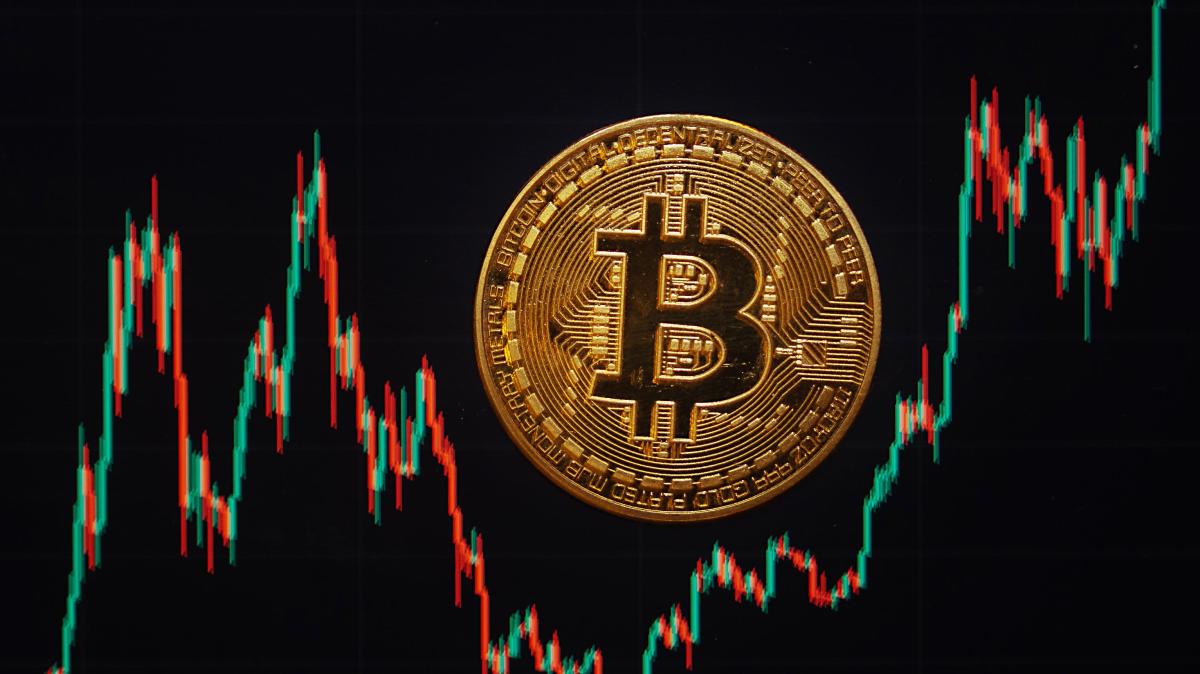 bitcoin-mit-100-000-us-dollar-erneut-auf-rekordhoch