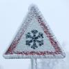 Auf schneebedeckter Fahrbahn hat sich am Mittwochvormittag zwischen Wessobrunn und Rott ein Verkehrsunfall ereignet.