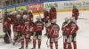 In diesem Freitag-Abend-Spiel der DEB Oberliga Süd ECDC Memmingen Indians - Höchstadter EC , dass die Indians mit 3:1 gewinnen konnten, standen beide Goalies, Marco Eisenhut bei den Maustädtern und Benjamin Dierksen beim Höchstadter EC, unter Dauerbeschuss. Das 1. und 2. Drittel gewannen die Indians mit jeweils 1:0 durch Tore von Christopher Kasten in der 7. Min. und Sergei Topol in der 26. Min. Spielstand nach dem 2. Drittel 2:0 für die Memminger. Im Abschlussdrittel erzielten die Gäste den Anschlusstreffer in der 51.Min. zum 2:1 und es wurde noch einmal spannend. Doch das war das einzige Tor das Marco Eisenhut zulassen musste. Jaroslav Hafenrichter war es schließlich wieder einmal der den Sieg festmachte mit seinem Schuss, nach einem Konter, ins leere Tor der Gäste aus Höchstadt in der Schlussminute unter dem Jubel der zahlreichen Fans.