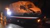 Am Donnerstag gegen 17 Uhr hat sich auf der Staatsstraße zwischen Bad Wörishofen und Schlingen ein Verkehrsunfall mit insgesamt drei Fahrzeugen ereignet. Nach ersten Ermittlungen kam laut der Polizei ein Kleintransporter wegen der schneeglatten Fahrbahn und vermutlich nicht angepasster Geschwindigkeit ins Schleudern. Der Transporter rutschte deshalb quer über die Gegenfahrbahn und krachte dann gegen einen Baum. Eine gerade entgegenkommende62-jährige Autofahrerin versuchte einen Frontalzusammenstoß zu verhindern und geriet so ebenfalls nach links auf die Gegenfahrbahn. Dort stieß sie mit einem Auto, das hinter dem Kleintransporter fuhr, zusammen.
[video]https://www.youtube.com/watch?v=JwyFQ_QK4Ro[/video]
Drei VerletzteAlle drei Fahrer saßen allein in ihren Fahrzeugen. Der Unfallverursacher und die 62-Jährige verletzten sich bei dem Unfall leicht. Der Fahrer des hinteren Autos musste von der Feuerwehr und dem Rettungsdienst aus seinem Auto geholt werden. Der Polizeimeldung zufolge muss von einer schwereren Verletzung ausgegangen werden. Der Sachschaden beträgt insgesamt etwa 15.000-20.000 Euro Die Staatsstraße war wegen der Bergung und der Unfallaufnahme für ca. 1,5 Stunden komplett gesperrt. Zur Bergung und Absicherung waren die FFW Bad Wörishofen und mehrere Einsatzfahrzeuge des Rettungsdienstes im Einsatz. Die Ermittlungen sind noch nicht abgeschlossen. Die Polizei bittet unbeteiligte Zeugen des Unfalls sich bei der Polizei Bad Wörishofen zu melden.