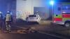 Am Dienstagabend wurde der Einsatzzentrale des Polizeipräsidium Schwaben Süd/West ein Verkehrsunfall in der Ulmer Straße in Günzburg gemeldet.  Der 40-jährige Fahrer überlebte den Unfall nicht. 
Von Fahrbahn abgekommenNach aktuellem Ermittlungsstand war der 40-jährige Pkw-Fahrer aus Richtung Leipheim kommend auf Höhe des Ortsschildes Günzburg aus bislang unbekannter Ursache nach rechts von der Fahrbahn abgekommen.  Dort prallte er mit seinem Auto gegen einen alten Brückenpfeiler aus Beton. Beim Eintreffen der Einsatzkräfte konnte nur noch der Tod des Mannes festgestellt werden.
[video]https://www.youtube.com/watch?v=fISyW6iWz3E[/video]Feuerwehr Günzburg und Leipheim im EinsatzIn die Rettungs-, Bergungs- und Absicherungsmaßnahmen waren die Feuerwehren Günzburg und Leipheim, sowie der Rettungsdienst des BRK eingebunden. Die Ortsverbindungsstraße Leipheim - Günzburg war für vier Stunden komplett gesperrt.