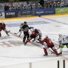 Am Sonntagabend war der Tabellenführer der DEB Oberliga Süd, die Blue Devils Weiden, in der Memminger Eissporthalle am Hühnerberg bei den ECDC Memmingen Indians zu Gast. Die Indians zeigten von Spielbeginn an, dass sie heute keine Gastgeschenke zu vergeben haben und legten vielversprechend los. 
Treffer für die Indians bereits in der 2. Minute!Bereits in der 2. Minute erzielte Sergei Topol das 1:0 für die Maustädter unter dem Jubel von 915 Zuschauern. Doch die Gäste konterten bereits 1 Minute. später zum Ausgleich. 10 Minuten später waren wieder die Indians an der Reihe. Matej Pekr war der Torschütze. Die Blue Devils brauchten nun 5 Minuten bis zum zwischenzeitlichen Ausgleich durch Chad Bassen. Das war es aber noch nicht. Im 1. Drittel brachte Sergei Topol in der folgenden Minute die Indians mit 3.2 in die 1. Drittelpause. Nach der Pause konnte er mit seinem 3. Treffer an diesem Abend auf 2 Tore Vorsprung erhöhen - Spielstand 4:2.Spiel wird verbissenerDen Anschlusstreffer der Gäste zum 4:3 erzielte in der 39. Minute Dennis Thielsch. Das Spiel wurde im letzten Abschnitt verbissener und beide Abwehrreihen gerieten immer mehr unter Druck. Der Turm in der Abwehrschlacht war auf Memminger Seite einmal mehr Marco Eisenhut, der alle Chancen der Gäste aus Weiden zunichte machte. In der Schlussminute konnte Matej Pekr nach einem Anspiel von Jaroslav Hafenrichter mit einem Schuss ins leere Tor den Deckel drauf machen zum viel umjubelten 5:3 für die Indians.