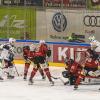 Am Sonntagabend war der Tabellenführer der DEB Oberliga Süd, die Blue Devils Weiden, in der Memminger Eissporthalle am Hühnerberg bei den ECDC Memmingen Indians zu Gast. Die Indians zeigten von Spielbeginn an, dass sie heute keine Gastgeschenke zu vergeben haben und legten vielversprechend los. 
Treffer für die Indians bereits in der 2. Minute!Bereits in der 2. Minute erzielte Sergei Topol das 1:0 für die Maustädter unter dem Jubel von 915 Zuschauern. Doch die Gäste konterten bereits 1 Minute. später zum Ausgleich. 10 Minuten später waren wieder die Indians an der Reihe. Matej Pekr war der Torschütze. Die Blue Devils brauchten nun 5 Minuten bis zum zwischenzeitlichen Ausgleich durch Chad Bassen. Das war es aber noch nicht. Im 1. Drittel brachte Sergei Topol in der folgenden Minute die Indians mit 3.2 in die 1. Drittelpause. Nach der Pause konnte er mit seinem 3. Treffer an diesem Abend auf 2 Tore Vorsprung erhöhen - Spielstand 4:2.Spiel wird verbissenerDen Anschlusstreffer der Gäste zum 4:3 erzielte in der 39. Minute Dennis Thielsch. Das Spiel wurde im letzten Abschnitt verbissener und beide Abwehrreihen gerieten immer mehr unter Druck. Der Turm in der Abwehrschlacht war auf Memminger Seite einmal mehr Marco Eisenhut, der alle Chancen der Gäste aus Weiden zunichte machte. In der Schlussminute konnte Matej Pekr nach einem Anspiel von Jaroslav Hafenrichter mit einem Schuss ins leere Tor den Deckel drauf machen zum viel umjubelten 5:3 für die Indians.