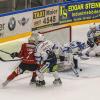 Am Sonntagabend war der Tabellenführer der DEB Oberliga Süd, die Blue Devils Weiden, in der Memminger Eissporthalle am Hühnerberg bei den ECDC Memmingen Indians zu Gast. Die Indians zeigten von Spielbeginn an, dass sie heute keine Gastgeschenke zu vergeben haben und legten vielversprechend los. 
Treffer für die Indians bereits in der 2. Minute!Bereits in der 2. Minute erzielte Sergei Topol das 1:0 für die Maustädter unter dem Jubel von 915 Zuschauern. Doch die Gäste konterten bereits 1 Minute. später zum Ausgleich. 10 Minuten später waren wieder die Indians an der Reihe. Matej Pekr war der Torschütze. Die Blue Devils brauchten nun 5 Minuten bis zum zwischenzeitlichen Ausgleich durch Chad Bassen. Das war es aber noch nicht. Im 1. Drittel brachte Sergei Topol in der folgenden Minute die Indians mit 3.2 in die 1. Drittelpause. Nach der Pause konnte er mit seinem 3. Treffer an diesem Abend auf 2 Tore Vorsprung erhöhen - Spielstand 4:2.Spiel wird verbissenerDen Anschlusstreffer der Gäste zum 4:3 erzielte in der 39. Minute Dennis Thielsch. Das Spiel wurde im letzten Abschnitt verbissener und beide Abwehrreihen gerieten immer mehr unter Druck. Der Turm in der Abwehrschlacht war auf Memminger Seite einmal mehr Marco Eisenhut, der alle Chancen der Gäste aus Weiden zunichte machte. In der Schlussminute konnte Matej Pekr nach einem Anspiel von Jaroslav Hafenrichter mit einem Schuss ins leere Tor den Deckel drauf machen zum viel umjubelten 5:3 für die Indians.