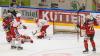 Der ECDC entschied das Spitzenspiel am Sonntagabend für sich. Gegen die Eisbären Regensburg gewann das Team von Sergej Waßmiller am Ende mit 3:1 und holte die nächsten wichtigen Punkte im Endspurt der Hauptrunde. Schon am Dienstag geht es für die Indians weiter, dann gastiert der EV Lindau am Hühnerberg.
Hafenrichter wieder zurück - Torloser erster Durchgang
Mit Jaro Hafenrichter kehrte eine wichtige Stütze zurück in die Mannschaft. Marco Eisenhut startete im Tor der Indians. Die Begegnung startete recht flott und intensiv. Beide Teams wollten sich nichts schenken und führten ein kampfbetontes Drittel. Der ECDC ging aber verdient in der siebten Minute in Führung. Alec Ahlroth drückte den Puck zum 1:0 in die Maschen. Memmingen spielte schneller und agiler als die Gäste aus der Domstadt. Tore fielen aber keine mehr, trotz mehrerer Gelegenheiten in Überzahl für die Eisbären.Zwei Tore im 2. DrittelIm zweiten Drittel, zumindest was die Spielanteile beider Teams angeht, zeigte sich ein ähnliches Bild. Die Indians waren das aktivere Team und erhöhten folgerichtig auf 2:0. Ludwig Nirschl versenkte die Scheibe im Eisbären-Gehäuse. Jedoch wurde das Spiel zunehmend ruppiger, was den ausverkauften Hühnerberg in einen Hexenkessel verwandelte. An Spannung und Intensität fehlte es keinesfalls.Souverän im Schlussdrittel
Im letzten Drittel kamen die Gäste zunächst zum Anschlusstreffer. Etwas überraschend versenkte Petr Heider zum 1:2 von der blauen Linie. Doch Memmingen ließ sich den Sieg nicht mehr nehmen. Die Indianer spielten konzentriert und standen kompakt. Auch Marco Eisenhut glänzte im Tor der Maustädter. Der entscheidende und letztendlich verdiente Treffer zum 3:1 fiel in der 56.Minute. Nach schöner Vorarbeit von Jaro Hafenrichter war es Petr Pohl, der eiskalt einnetzte und den wichtigen Sieg im Spitzenspiel perfekt machte.Derby am Dienstag: Lindau zu Gast
Zeit zum Regenerieren bleibt kaum, schon geht es Schlag auf Schlag weiter im Endspurt der Oberliga-Hauptrunde. Bereits am Dienstag kommt mit dem EV Lindau der nächste Gegner an den Hühnerberg. Das Team vom Bodensee konnte zuletzt zwei Erfolge, gegen Garmisch und Höchstadt einfahren und steht auf Platz 9 der Tabelle. Mit Martin Mairitsch und dem neuverpflichteten Nolan Redler stehen den Islanders zwei starke Kontingentspieler zur Verfügung. Die weiteren Leistungsträger sind die etablierten Kräfte Andreas Farny, Simon Klingler oder Florian Lüsch.

Die Indians, die sich mittlerweile auf Rang 2 vorgearbeitet haben, dürfen sich im Endspurt der Hauptrunde keinen Patzer mehr leisten, wenn sie noch einmal den Spitzenreiter Weiden angreifen wollen. Zuhause sind die Memminger bislang eine Macht, nur ein einziges Spiel musste man im Saisonverlauf abegben, das soll auch weiterhin so bleiben. Das Spiel am Dienstagabend beginnt um 20 Uhr, Tickets sind bereits im Vorverkauf verfügbar.