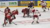 Der ECDC entschied das Spitzenspiel am Sonntagabend für sich. Gegen die Eisbären Regensburg gewann das Team von Sergej Waßmiller am Ende mit 3:1 und holte die nächsten wichtigen Punkte im Endspurt der Hauptrunde. Schon am Dienstag geht es für die Indians weiter, dann gastiert der EV Lindau am Hühnerberg.
Hafenrichter wieder zurück - Torloser erster Durchgang
Mit Jaro Hafenrichter kehrte eine wichtige Stütze zurück in die Mannschaft. Marco Eisenhut startete im Tor der Indians. Die Begegnung startete recht flott und intensiv. Beide Teams wollten sich nichts schenken und führten ein kampfbetontes Drittel. Der ECDC ging aber verdient in der siebten Minute in Führung. Alec Ahlroth drückte den Puck zum 1:0 in die Maschen. Memmingen spielte schneller und agiler als die Gäste aus der Domstadt. Tore fielen aber keine mehr, trotz mehrerer Gelegenheiten in Überzahl für die Eisbären.Zwei Tore im 2. DrittelIm zweiten Drittel, zumindest was die Spielanteile beider Teams angeht, zeigte sich ein ähnliches Bild. Die Indians waren das aktivere Team und erhöhten folgerichtig auf 2:0. Ludwig Nirschl versenkte die Scheibe im Eisbären-Gehäuse. Jedoch wurde das Spiel zunehmend ruppiger, was den ausverkauften Hühnerberg in einen Hexenkessel verwandelte. An Spannung und Intensität fehlte es keinesfalls.Souverän im Schlussdrittel
Im letzten Drittel kamen die Gäste zunächst zum Anschlusstreffer. Etwas überraschend versenkte Petr Heider zum 1:2 von der blauen Linie. Doch Memmingen ließ sich den Sieg nicht mehr nehmen. Die Indianer spielten konzentriert und standen kompakt. Auch Marco Eisenhut glänzte im Tor der Maustädter. Der entscheidende und letztendlich verdiente Treffer zum 3:1 fiel in der 56.Minute. Nach schöner Vorarbeit von Jaro Hafenrichter war es Petr Pohl, der eiskalt einnetzte und den wichtigen Sieg im Spitzenspiel perfekt machte.Derby am Dienstag: Lindau zu Gast
Zeit zum Regenerieren bleibt kaum, schon geht es Schlag auf Schlag weiter im Endspurt der Oberliga-Hauptrunde. Bereits am Dienstag kommt mit dem EV Lindau der nächste Gegner an den Hühnerberg. Das Team vom Bodensee konnte zuletzt zwei Erfolge, gegen Garmisch und Höchstadt einfahren und steht auf Platz 9 der Tabelle. Mit Martin Mairitsch und dem neuverpflichteten Nolan Redler stehen den Islanders zwei starke Kontingentspieler zur Verfügung. Die weiteren Leistungsträger sind die etablierten Kräfte Andreas Farny, Simon Klingler oder Florian Lüsch.

Die Indians, die sich mittlerweile auf Rang 2 vorgearbeitet haben, dürfen sich im Endspurt der Hauptrunde keinen Patzer mehr leisten, wenn sie noch einmal den Spitzenreiter Weiden angreifen wollen. Zuhause sind die Memminger bislang eine Macht, nur ein einziges Spiel musste man im Saisonverlauf abegben, das soll auch weiterhin so bleiben. Das Spiel am Dienstagabend beginnt um 20 Uhr, Tickets sind bereits im Vorverkauf verfügbar.