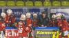 Der ECDC entschied das Spitzenspiel am Sonntagabend für sich. Gegen die Eisbären Regensburg gewann das Team von Sergej Waßmiller am Ende mit 3:1 und holte die nächsten wichtigen Punkte im Endspurt der Hauptrunde. Schon am Dienstag geht es für die Indians weiter, dann gastiert der EV Lindau am Hühnerberg.
Hafenrichter wieder zurück - Torloser erster Durchgang
Mit Jaro Hafenrichter kehrte eine wichtige Stütze zurück in die Mannschaft. Marco Eisenhut startete im Tor der Indians. Die Begegnung startete recht flott und intensiv. Beide Teams wollten sich nichts schenken und führten ein kampfbetontes Drittel. Der ECDC ging aber verdient in der siebten Minute in Führung. Alec Ahlroth drückte den Puck zum 1:0 in die Maschen. Memmingen spielte schneller und agiler als die Gäste aus der Domstadt. Tore fielen aber keine mehr, trotz mehrerer Gelegenheiten in Überzahl für die Eisbären.Zwei Tore im 2. DrittelIm zweiten Drittel, zumindest was die Spielanteile beider Teams angeht, zeigte sich ein ähnliches Bild. Die Indians waren das aktivere Team und erhöhten folgerichtig auf 2:0. Ludwig Nirschl versenkte die Scheibe im Eisbären-Gehäuse. Jedoch wurde das Spiel zunehmend ruppiger, was den ausverkauften Hühnerberg in einen Hexenkessel verwandelte. An Spannung und Intensität fehlte es keinesfalls.Souverän im Schlussdrittel
Im letzten Drittel kamen die Gäste zunächst zum Anschlusstreffer. Etwas überraschend versenkte Petr Heider zum 1:2 von der blauen Linie. Doch Memmingen ließ sich den Sieg nicht mehr nehmen. Die Indianer spielten konzentriert und standen kompakt. Auch Marco Eisenhut glänzte im Tor der Maustädter. Der entscheidende und letztendlich verdiente Treffer zum 3:1 fiel in der 56.Minute. Nach schöner Vorarbeit von Jaro Hafenrichter war es Petr Pohl, der eiskalt einnetzte und den wichtigen Sieg im Spitzenspiel perfekt machte.Derby am Dienstag: Lindau zu Gast
Zeit zum Regenerieren bleibt kaum, schon geht es Schlag auf Schlag weiter im Endspurt der Oberliga-Hauptrunde. Bereits am Dienstag kommt mit dem EV Lindau der nächste Gegner an den Hühnerberg. Das Team vom Bodensee konnte zuletzt zwei Erfolge, gegen Garmisch und Höchstadt einfahren und steht auf Platz 9 der Tabelle. Mit Martin Mairitsch und dem neuverpflichteten Nolan Redler stehen den Islanders zwei starke Kontingentspieler zur Verfügung. Die weiteren Leistungsträger sind die etablierten Kräfte Andreas Farny, Simon Klingler oder Florian Lüsch.

Die Indians, die sich mittlerweile auf Rang 2 vorgearbeitet haben, dürfen sich im Endspurt der Hauptrunde keinen Patzer mehr leisten, wenn sie noch einmal den Spitzenreiter Weiden angreifen wollen. Zuhause sind die Memminger bislang eine Macht, nur ein einziges Spiel musste man im Saisonverlauf abegben, das soll auch weiterhin so bleiben. Das Spiel am Dienstagabend beginnt um 20 Uhr, Tickets sind bereits im Vorverkauf verfügbar.