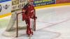 Die Indians aus Memmingen haben den EV Lindau am Dienstagabend mit 2:0 geschlagen. Damit sicherte sich der ECDC unter Coach Waßmiller wichtige Punkte im Kampf um die bestmöglichste Hauptrundenplatzierung. Über 500 Zuschauer sahen die Partie gegen die Islanders.
Lange keine ToreJoey Vollmer startete im Tor der Indianer, die kurzfristig noch auf Max Lukes und Niklas Deske verzichten mussten. Im ersten sowie auch im zweiten Drittel bekamen die Zuschauer am Hühnerberg einen ähnlichen Spielverlauf zu sehen. Der ECDC war die etwas bessere Mannschaft, doch hatte viel Mühe gegen taktisch gut eingestellte Lindauer zwingende Torchancen zu erspielen. Infolgedessen agierten beide Mannschaften recht schwerfällig, die Zuschauer bekamen wenige Highlights geboten. Auch Islanders-Goalie Heckenberger brachte Memmingen oft an den Rand der Verzweiflung. So verliefen insgesamt 40 Minuten torlos.Umkämpftes letztes DrittelErst im letzten Drittel klappte es mit dem Torerfolg. In Überzahl schoss Matej Pekr das erlösende 1:0 (48.Minute). Aber auch dieser Treffer beflügelte die Indianer nicht ausreichend genug, um die Führung weiter zu erhöhen, auch wenn der Druck etwas zunahm. Die Gäste vom Bodensee meisterten ihre Aufgabe hingegen mehr als ordentlich und prüften Joey Vollmer noch mehrmals. Erst in der letzten Spielminute machte Geburtstagskind Sergei Topol per Empty-Net-Goal zum 2:0 die drei Punkte perfekt, die den zweiten Tabellenplatz weiter festigen.

Das nächste Spiel am Hühnerberg findet bereits am Freitag statt. Gegner ist dann der SC Riessersee. Am Sonntag reisen die Maustädter zum zweiten Aufeinandertreffen in dieser Woche nach Lindau an den Bodensee.