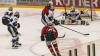 Die Indians aus Memmingen haben den EV Lindau am Dienstagabend mit 2:0 geschlagen. Damit sicherte sich der ECDC unter Coach Waßmiller wichtige Punkte im Kampf um die bestmöglichste Hauptrundenplatzierung. Über 500 Zuschauer sahen die Partie gegen die Islanders.
Lange keine ToreJoey Vollmer startete im Tor der Indianer, die kurzfristig noch auf Max Lukes und Niklas Deske verzichten mussten. Im ersten sowie auch im zweiten Drittel bekamen die Zuschauer am Hühnerberg einen ähnlichen Spielverlauf zu sehen. Der ECDC war die etwas bessere Mannschaft, doch hatte viel Mühe gegen taktisch gut eingestellte Lindauer zwingende Torchancen zu erspielen. Infolgedessen agierten beide Mannschaften recht schwerfällig, die Zuschauer bekamen wenige Highlights geboten. Auch Islanders-Goalie Heckenberger brachte Memmingen oft an den Rand der Verzweiflung. So verliefen insgesamt 40 Minuten torlos.Umkämpftes letztes DrittelErst im letzten Drittel klappte es mit dem Torerfolg. In Überzahl schoss Matej Pekr das erlösende 1:0 (48.Minute). Aber auch dieser Treffer beflügelte die Indianer nicht ausreichend genug, um die Führung weiter zu erhöhen, auch wenn der Druck etwas zunahm. Die Gäste vom Bodensee meisterten ihre Aufgabe hingegen mehr als ordentlich und prüften Joey Vollmer noch mehrmals. Erst in der letzten Spielminute machte Geburtstagskind Sergei Topol per Empty-Net-Goal zum 2:0 die drei Punkte perfekt, die den zweiten Tabellenplatz weiter festigen.

Das nächste Spiel am Hühnerberg findet bereits am Freitag statt. Gegner ist dann der SC Riessersee. Am Sonntag reisen die Maustädter zum zweiten Aufeinandertreffen in dieser Woche nach Lindau an den Bodensee.