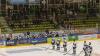 Die Indians aus Memmingen haben den EV Lindau am Dienstagabend mit 2:0 geschlagen. Damit sicherte sich der ECDC unter Coach Waßmiller wichtige Punkte im Kampf um die bestmöglichste Hauptrundenplatzierung. Über 500 Zuschauer sahen die Partie gegen die Islanders.
Lange keine ToreJoey Vollmer startete im Tor der Indianer, die kurzfristig noch auf Max Lukes und Niklas Deske verzichten mussten. Im ersten sowie auch im zweiten Drittel bekamen die Zuschauer am Hühnerberg einen ähnlichen Spielverlauf zu sehen. Der ECDC war die etwas bessere Mannschaft, doch hatte viel Mühe gegen taktisch gut eingestellte Lindauer zwingende Torchancen zu erspielen. Infolgedessen agierten beide Mannschaften recht schwerfällig, die Zuschauer bekamen wenige Highlights geboten. Auch Islanders-Goalie Heckenberger brachte Memmingen oft an den Rand der Verzweiflung. So verliefen insgesamt 40 Minuten torlos.Umkämpftes letztes DrittelErst im letzten Drittel klappte es mit dem Torerfolg. In Überzahl schoss Matej Pekr das erlösende 1:0 (48.Minute). Aber auch dieser Treffer beflügelte die Indianer nicht ausreichend genug, um die Führung weiter zu erhöhen, auch wenn der Druck etwas zunahm. Die Gäste vom Bodensee meisterten ihre Aufgabe hingegen mehr als ordentlich und prüften Joey Vollmer noch mehrmals. Erst in der letzten Spielminute machte Geburtstagskind Sergei Topol per Empty-Net-Goal zum 2:0 die drei Punkte perfekt, die den zweiten Tabellenplatz weiter festigen.

Das nächste Spiel am Hühnerberg findet bereits am Freitag statt. Gegner ist dann der SC Riessersee. Am Sonntag reisen die Maustädter zum zweiten Aufeinandertreffen in dieser Woche nach Lindau an den Bodensee.