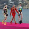 In der vierten Folge steht den Kandidatinnen bei Germany's Next Topmodel einiges bevor. Am Donnerstagabend müssen sie unter anderem einen ziemlich wackeligen Catwalk meistern. Ein falscher Schritt und die angehenden Topmodels landen im kalten Mittelmeer. Unter ihnen ist auch die 19-jährige Laura W. aus Günzach, die in dieser Woche einen ganz besonderen Tag erlebt. 
Ein Tag mit HeidiLaura ist eine von drei Models, die den in dieser Woche anstehenden Action-Videodreh besonders gut gemeistert haben. Zur Belohnung gibt es einen ganzen Tag mit Model-Mama Heidi Klum. Bei landestypischen Mahlzeiten, Weinblattrollen und Kaffeesatz lesen gibt Heidi wertvolle Insights in die Welt der Topmodels. Dabei erzählt sie von den Meilensteinen ihrer Karriere und gibt ihnen wertvolle Tipps mit auf den Weg. Laura kann ihr Glück kaum fassen: "Es war auf jeden Fall aufregend mit Heidi zusammen zu essen und einfach mal ganz offen mit ihr sprechen zu können. Sie so hautnah zu erleben. Schon krass."Floating Catwalk als HerausforderungFür den Elimination-Walk erwartet die Kandidatinnen mitten in einer der schönsten Buchten von Mykonos ein knallpinker Catwalk. Die Outfits, Bikinis mit aufgestickten Augen, sind mindestens genauso knallig. Am Ende des Floating Catwalks warten dann Heidi Klum (48) und ihre Gastjurorin, Jasmin Sanders, auch als "Golden Barbie" bekannt. In Dreiergruppen müssen die Kandidatinnen einen sicheren Tritt, Teamwork und ein gutes Gleichgewicht beweisen. Für Günzacherin Laura (19) eine klare Sache: "Ich glaube, dass Heidi sehen möchte, wie wir als Gruppe interagieren. Und auch wenn es wackelt, im Gesicht straight zu bleiben."