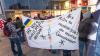 Am Freitagabend versammelten sich zahlreiche Menschen auf dem Schrannenplatz in Memmingen, um angesichts des Ukraine-Kriegs für Frieden zu demonstrieren.