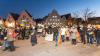 Am Freitagabend versammelten sich zahlreiche Menschen auf dem Schrannenplatz in Memmingen, um angesichts des Ukraine-Kriegs für Frieden zu demonstrieren.