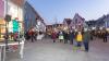 Am Freitagabend versammelten sich zahlreiche Menschen auf dem Schrannenplatz in Memmingen, um angesichts des Ukraine-Kriegs für Frieden zu demonstrieren.