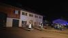 Am Freitagabend geriet ein Mehrfamilienhaus in Ebenhofen in Brand. Nach Angaben der Polizei bemerkte ein Bewohner Brandgeruch aus einer Wohnung im ersten Stock und alarmierte die Feuerwehr. Alle Bewohner konnten das Haus verlassen. Zwei Erwachsene und vier Kinder aus der vom Brand betroffenen Wohnung wurden vom Rettungsdienst wegen des Verdachts einer Rauchgasvergiftung zur Untersuchung ins Klinikum Kaufbeuren gebracht.

Die Feuerwehr brachte den Brand schnell unter Kontrolle und konnte ein Übergreifen des Feuers auf die anderen Wohnungen verhindern. Die vom Brand betroffene Wohnung ist momentan nicht bewohnbar, die Bewohner sind vorläufig bei Verwandten untergekommen. Der Sachschaden wird auf 40.000 Euro geschätzt. Die Polizei Marktoberdorf hat die Ermittlungen zur Brandursache übernommen. Am Brandort waren insgesamt 50 Einsatzkräfte der freiwilligen Feuerwehren Ebenhofen, Altdorf und Biessenhofen sowie drei Rettungswagenbesatzungen.