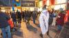 Am Freitagabend versammelten sich zahlreiche Menschen auf dem Schrannenplatz in Memmingen, um angesichts des Ukraine-Kriegs für Frieden zu demonstrieren.