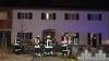 Am Freitagabend geriet ein Mehrfamilienhaus in Ebenhofen in Brand. Nach Angaben der Polizei bemerkte ein Bewohner Brandgeruch aus einer Wohnung im ersten Stock und alarmierte die Feuerwehr. Alle Bewohner konnten das Haus verlassen. Zwei Erwachsene und vier Kinder aus der vom Brand betroffenen Wohnung wurden vom Rettungsdienst wegen des Verdachts einer Rauchgasvergiftung zur Untersuchung ins Klinikum Kaufbeuren gebracht.

Die Feuerwehr brachte den Brand schnell unter Kontrolle und konnte ein Übergreifen des Feuers auf die anderen Wohnungen verhindern. Die vom Brand betroffene Wohnung ist momentan nicht bewohnbar, die Bewohner sind vorläufig bei Verwandten untergekommen. Der Sachschaden wird auf 40.000 Euro geschätzt. Die Polizei Marktoberdorf hat die Ermittlungen zur Brandursache übernommen. Am Brandort waren insgesamt 50 Einsatzkräfte der freiwilligen Feuerwehren Ebenhofen, Altdorf und Biessenhofen sowie drei Rettungswagenbesatzungen.