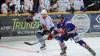 Wiedererstarkte Miners waren am Sonntagabend zu Gast in der ABW Arena. Nach einer langen Niederlagenserie mit 0 Punkten entschloss man sich zu einem Trainerwechsel, Statt  Christian Kratzmeier stehen nun der bisherige Assistenztrainer Josef Staltmayr und Stefan Isen hinter der Bande. Und das scheint prima zu funktionieren. Wurde zunächst der ESV Buchloe deutlich geschlagen, musste auch der TSV Miesbach eine 6:3 Schlappe hinnehmen, und nun also auch die Sharks.

Lediglich 20 Minuten konnte der ESC Kempten sein gewohnt schnelles Spiel gegen abgeklärte und eiskalte Gäste in Szene setzen. 2:2 stand es nach dem ersten Drittel, die zweimalige Führung der Allgäuer durch Lars Grözin-ger und Maximilian Schäffler konnten die Gäste allerdings immer wieder recht zügig egalisieren. Mit drei Toren in Folge setzte sich Peißenberg dann im zweiten Drittel deutlich ab. Kempten kam nicht mehr richtig ins Spiel und die Gäste nutzen die Fehler der Sharks zu teilweise sehenswert heraus gespielten Treffern. Und der Hoffnungsfunke nach dem schnellen 3:5 erneut durch Grözinger zu Beginn des letzten Spielabschnitts glimmte keine zwei Minuten, da stellten die Gäste den drei Tore Abstand wieder her. Kempten war trotzdem bemüht nochmals heranzukommen, aber die Verteidigung der Miners samt dem starken Torhüter Korbinian Sertl stand stabil und ließ keinen weiteren Treffer mehr zu. Der Endstand zum 3:7 fiel ins verwaiste Tor der Illerstädter, man hatte zum Spielende noch den Goalie zugunsten eines sechsten Feldspielers vom Eis genommen, aber auch das blieb ohne Erfolg.

Nach den beiden Niederlage und dem Spielabbruch am Freitag in Amberg also ein eher verkorkstes Wochenende für das Team um Kapitän Eugen Scheffer. Nun bleibt eine ganze Woche Zeit, sich wieder neu zu sortieren, und unter der Woche auf das letzte Spiel der Aufstiegsrunde am Sonntag in Miesbach vorzubereiten, bevor es dann in die Playoffs geht.

 StatistikESC Kempten – TSV Peißenberg: 3:7 (2:2,0:3,1:2)Tore: 1:0 Grözinger (Schäffler,Rau)(7.),
1:1 Andrä (Estermaier,Degenstein)(12.),
2:1 Schäffler (Grözinger,Rau)(17.),
2:2 Degenstein (Estermaier)(19.),
2:3 Malzatzki (Vogl,Fissekis)(31.),
2:4 Ondörtoglu (Estermaier)(32.),
2:5 Ondörtoglu (Hörndl,Vogl)(37.),
3:5 Grözinger (Rau,Schäffler)(41.),
3:6 Degenstein (Malzatzki,Lidl)(42.),
3:7 Fissekis (Vogl,Lidl)(ENG)(60.).Strafminuten: ESC Kempten: 10
TSV Peißenberg: 16Beste Spieler:ESC Kempten: Lars Grözinger
EHC Waldkraiburg: Dennis DegensteinZuschauer: 427