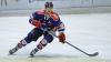 Wiedererstarkte Miners waren am Sonntagabend zu Gast in der ABW Arena. Nach einer langen Niederlagenserie mit 0 Punkten entschloss man sich zu einem Trainerwechsel, Statt  Christian Kratzmeier stehen nun der bisherige Assistenztrainer Josef Staltmayr und Stefan Isen hinter der Bande. Und das scheint prima zu funktionieren. Wurde zunächst der ESV Buchloe deutlich geschlagen, musste auch der TSV Miesbach eine 6:3 Schlappe hinnehmen, und nun also auch die Sharks.

Lediglich 20 Minuten konnte der ESC Kempten sein gewohnt schnelles Spiel gegen abgeklärte und eiskalte Gäste in Szene setzen. 2:2 stand es nach dem ersten Drittel, die zweimalige Führung der Allgäuer durch Lars Grözin-ger und Maximilian Schäffler konnten die Gäste allerdings immer wieder recht zügig egalisieren. Mit drei Toren in Folge setzte sich Peißenberg dann im zweiten Drittel deutlich ab. Kempten kam nicht mehr richtig ins Spiel und die Gäste nutzen die Fehler der Sharks zu teilweise sehenswert heraus gespielten Treffern. Und der Hoffnungsfunke nach dem schnellen 3:5 erneut durch Grözinger zu Beginn des letzten Spielabschnitts glimmte keine zwei Minuten, da stellten die Gäste den drei Tore Abstand wieder her. Kempten war trotzdem bemüht nochmals heranzukommen, aber die Verteidigung der Miners samt dem starken Torhüter Korbinian Sertl stand stabil und ließ keinen weiteren Treffer mehr zu. Der Endstand zum 3:7 fiel ins verwaiste Tor der Illerstädter, man hatte zum Spielende noch den Goalie zugunsten eines sechsten Feldspielers vom Eis genommen, aber auch das blieb ohne Erfolg.

Nach den beiden Niederlage und dem Spielabbruch am Freitag in Amberg also ein eher verkorkstes Wochenende für das Team um Kapitän Eugen Scheffer. Nun bleibt eine ganze Woche Zeit, sich wieder neu zu sortieren, und unter der Woche auf das letzte Spiel der Aufstiegsrunde am Sonntag in Miesbach vorzubereiten, bevor es dann in die Playoffs geht.

 StatistikESC Kempten – TSV Peißenberg: 3:7 (2:2,0:3,1:2)Tore: 1:0 Grözinger (Schäffler,Rau)(7.),
1:1 Andrä (Estermaier,Degenstein)(12.),
2:1 Schäffler (Grözinger,Rau)(17.),
2:2 Degenstein (Estermaier)(19.),
2:3 Malzatzki (Vogl,Fissekis)(31.),
2:4 Ondörtoglu (Estermaier)(32.),
2:5 Ondörtoglu (Hörndl,Vogl)(37.),
3:5 Grözinger (Rau,Schäffler)(41.),
3:6 Degenstein (Malzatzki,Lidl)(42.),
3:7 Fissekis (Vogl,Lidl)(ENG)(60.).Strafminuten: ESC Kempten: 10
TSV Peißenberg: 16Beste Spieler:ESC Kempten: Lars Grözinger
EHC Waldkraiburg: Dennis DegensteinZuschauer: 427