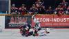 Wiedererstarkte Miners waren am Sonntagabend zu Gast in der ABW Arena. Nach einer langen Niederlagenserie mit 0 Punkten entschloss man sich zu einem Trainerwechsel, Statt  Christian Kratzmeier stehen nun der bisherige Assistenztrainer Josef Staltmayr und Stefan Isen hinter der Bande. Und das scheint prima zu funktionieren. Wurde zunächst der ESV Buchloe deutlich geschlagen, musste auch der TSV Miesbach eine 6:3 Schlappe hinnehmen, und nun also auch die Sharks.

Lediglich 20 Minuten konnte der ESC Kempten sein gewohnt schnelles Spiel gegen abgeklärte und eiskalte Gäste in Szene setzen. 2:2 stand es nach dem ersten Drittel, die zweimalige Führung der Allgäuer durch Lars Grözin-ger und Maximilian Schäffler konnten die Gäste allerdings immer wieder recht zügig egalisieren. Mit drei Toren in Folge setzte sich Peißenberg dann im zweiten Drittel deutlich ab. Kempten kam nicht mehr richtig ins Spiel und die Gäste nutzen die Fehler der Sharks zu teilweise sehenswert heraus gespielten Treffern. Und der Hoffnungsfunke nach dem schnellen 3:5 erneut durch Grözinger zu Beginn des letzten Spielabschnitts glimmte keine zwei Minuten, da stellten die Gäste den drei Tore Abstand wieder her. Kempten war trotzdem bemüht nochmals heranzukommen, aber die Verteidigung der Miners samt dem starken Torhüter Korbinian Sertl stand stabil und ließ keinen weiteren Treffer mehr zu. Der Endstand zum 3:7 fiel ins verwaiste Tor der Illerstädter, man hatte zum Spielende noch den Goalie zugunsten eines sechsten Feldspielers vom Eis genommen, aber auch das blieb ohne Erfolg.

Nach den beiden Niederlage und dem Spielabbruch am Freitag in Amberg also ein eher verkorkstes Wochenende für das Team um Kapitän Eugen Scheffer. Nun bleibt eine ganze Woche Zeit, sich wieder neu zu sortieren, und unter der Woche auf das letzte Spiel der Aufstiegsrunde am Sonntag in Miesbach vorzubereiten, bevor es dann in die Playoffs geht.

 StatistikESC Kempten – TSV Peißenberg: 3:7 (2:2,0:3,1:2)Tore: 1:0 Grözinger (Schäffler,Rau)(7.),
1:1 Andrä (Estermaier,Degenstein)(12.),
2:1 Schäffler (Grözinger,Rau)(17.),
2:2 Degenstein (Estermaier)(19.),
2:3 Malzatzki (Vogl,Fissekis)(31.),
2:4 Ondörtoglu (Estermaier)(32.),
2:5 Ondörtoglu (Hörndl,Vogl)(37.),
3:5 Grözinger (Rau,Schäffler)(41.),
3:6 Degenstein (Malzatzki,Lidl)(42.),
3:7 Fissekis (Vogl,Lidl)(ENG)(60.).Strafminuten: ESC Kempten: 10
TSV Peißenberg: 16Beste Spieler:ESC Kempten: Lars Grözinger
EHC Waldkraiburg: Dennis DegensteinZuschauer: 427