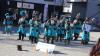 Normalerweise würde sich am Faschingsdienstag traditionell der große "Gaudiwurm" durch die Sonthofer Innestadt ziehen. Aber auch in diesem Jahr wurde der Faschingsumzug durch die Veranwortlichen abgesagt. Um doch trotzdem ein bisschen Stimmung in die südlichste Alpenstadt Deutschlands zu bringen, zogen die Fischinger Grundspitzschalmeien durch die Sonthofer Fußgängerzone.