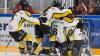 Am Samstag haben die ECDC Memmingen Indians gegen die Mad Dogs Mannheim im Halbfinale der DFEL-Play-Offs zuhause 3:2 n. P. gewonnen. Das Spiel am Sonntag verlor der ECDC Memmingen dagegen mit 2:3 n. V. Damit steht es 1:1 im Modus "Best-of-five". Am kommenden Wochenende findet Spiel drei und vier in Mannheim statt. Anspiel am Samstag ist um 19.45 Uhr, am Sonntag um 12.30 Uhr.