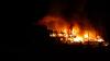 Auf einem Bauernhof in Waltenhofen ist am frühen Donnerstagmorgen ein Feuer ausgebrochen. Das landwirtschaftliche Anwesen ist nach Angaben der Polizei komplett niedergebrannt. Die Feuerwehr war mit einem Großaufgebot vor Ort. Als die freiwilligen Feuerwehren aus Waltenhofen, Martinszell, Niedersonthofen, Stein, Immenstadt und Eckarts eintrafen, stand der Anbau bereits in Vollbrand.
[video]https://www.youtube.com/watch?v=e-dezc7x-pE[/video]
200.000 Euro Sachschaden Wie die Polizei mitteilt, hatte ein aufmerksamer Zeuge das Feuer entdeckt. Die einzige Person die in dem Gebäude wohnte konnte sich rechtzeitig in Sicherheit bringen und wurde nicht verletzt. Der Sachschaden wird auf rund 200.000 Euro geschätzt. Auf dem Hof waren keine Tiere untergebracht. Der Brandherd lag nach Angaben der Polizei in der angrenzenden Scheune. Die Ursache ist aktuell noch unklar, der Kriminaldauerdienst Memmingen hat die Ermittlungen aber bereits aufgenommen.