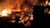 Auf einem Bauernhof in Waltenhofen ist am frühen Donnerstagmorgen ein Feuer ausgebrochen. Das landwirtschaftliche Anwesen ist nach Angaben der Polizei komplett niedergebrannt. Die Feuerwehr war mit einem Großaufgebot vor Ort. Als die freiwilligen Feuerwehren aus Waltenhofen, Martinszell, Niedersonthofen, Stein, Immenstadt und Eckarts eintrafen, stand der Anbau bereits in Vollbrand.
[video]https://www.youtube.com/watch?v=e-dezc7x-pE[/video]
200.000 Euro Sachschaden Wie die Polizei mitteilt, hatte ein aufmerksamer Zeuge das Feuer entdeckt. Die einzige Person die in dem Gebäude wohnte konnte sich rechtzeitig in Sicherheit bringen und wurde nicht verletzt. Der Sachschaden wird auf rund 200.000 Euro geschätzt. Auf dem Hof waren keine Tiere untergebracht. Der Brandherd lag nach Angaben der Polizei in der angrenzenden Scheune. Die Ursache ist aktuell noch unklar, der Kriminaldauerdienst Memmingen hat die Ermittlungen aber bereits aufgenommen.