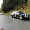 Der Jochpass bietet zwischen Bad Hindelang und Oberjoch 105 Kurven auf 6,4 Kilometern. Bis einschließlich Sonntag fand bei Bad Hindelang das 22. Jochpass-Memorial statt. Oldtimer, Youngtimer und natürlich auch Motorräder waren beim Rennen auf der höchstgelegenen Bundesstraße dabei. 170 Autos, 34 Vorkriegsfahrzeuge und knapp 70 Motorräder waren am Start. Während es am Samstagvormittag noch düster aussah, riss der Himmel ab mittags auf. Auch am Sonntag startete der Tag mit blauem Himmel!