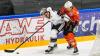 Um die Festigung von Platz 8 und damit das Heimrecht in den Pre-Playoffs ging es Donnerstagabend vor 1.452 Zuschauern in der erdgas schwaben arena, beim Spiel des ESV Kaufbeuren gegen die zweitplatzierten Frankfurter Löwen, die um die Tabellenführung kämpften. Absolut kein leichtes Unterfangen also für Tray Tuomie und sein Team, das dabei auf Stefan Vajs, Markus Schweiger, Dieter Geidl und Tobias Echtler verzichten musste. Die Joker gingen mit allen vier Kontingent Stürmern ins Rennen und ließen Thomas Höneckl deshalb pausieren. Zwischen den Pfosten startete somit Maximilian Meier.
Penalty zum Ausgleich Das hier zwei hochmotivierte Teams aufeinander trafen wurde schnell klar, als sich bereits nach kurzer Zeit Mikko Lehtonen und Bobby Raymond in die Wolle bekamen und dafür beide auf die Strafbank mussten. Bei jeweils vier Feldspielern konnten sich die Joker die erste richtig gute Chance erspielen, als Sami Blomqvist erst kreiste und dann auf Markus Lillich ablegte, der einen Strahl aus dem Handgelenk nur haarscharf am Kasten von Bastian Kucis vorbeisetzte. Es folgte eine sehr unschöne Szene in Minute Fünf, in der Frankfurts Carson McMillan völlig übermotiviert den jungen David Diebolder vor dem Gästetor abräumte und ihn dabei am Kopf traf. Die Aktion blieb bedauerlicherweise unbestraft und Diebolder musste gestützt in die Kabine gebracht werden. Dann wurde wieder Hockey gespielt und Sami Blomqvist setzte in der neunten Minute energisch im Slot nach, doch sein Rückhandabschluss rutschte vorbei am Pfosten. Der erste Treffer der Party war den Löwen vergönnt, als bei angezeigter Strafe der alte Fuchs Adam Mitchell vor das rotgelbe Tor zog, quer auf Kevin Maginot spielte, dieser Maxi Meier keine Abwehrchance ließ und zum 0:1 in der 10 Minute traf. Die Gäste bekamen nun Rückenwind, Kaufbeurens Schlussmann musste gegen Kevin Maginot und Nathan Burns alles auspacken, um einen weiteren Treffer zu verhindern. In der 13. Minute ist Sami Blomqvist vielleicht etwas zu uneigennützig, weil er aus aussichtsreicher Position nicht selbst abzog, sondern nochmals weiter zu Mikko Lehtonen schob, dessen One Timer aus spitzem Winkel von Kucis abgewehrt wurde. Die Joker aber jetzt mit Druck und einem Max Oswald der kurz vor dem Torschuss nur noch unfair gestoppt werden konnte, woraufhin der Schiedsrichter auf Penalty entschied. John Lammer trat an und wie. Ein schöner Move, ein noch schönerer Rückhandlupfer unter die Querlatte und es stand 1:1 in der 13. Minute. Diesen Torestand konnte der ESVK mit viel Mühe und Herz dann auch in die erste Pause bringen.Hart umkämpfte Partie Mit Torschüssen von Davis Vandane im Löwentrikot und Phillip Krauß im Dress der Joker, wurde das Mitteldrittel eröffnet, beide Male waren die Keeper aber schnell genug mit der Beinschiene unten. Die 24. Minute brach an und Tyler Spurgeon verschaffte sich durch einen Doppelpass mit Yannik Burghart ausreichend Platz, um vors Tor durchzubrechen, wo der Kapitän das Hartgummi gezielt zum 2:1 in die Maschen setzte. Die Frankfurter bemühten sich um eine schnelle Antwort und die gaben sie dann auch. Erst setzten sie sich lange im Angriffsdrittel fest und Maxi Meier konnte gegen Nathan Burns stark parieren, aber als sich Brett Breitkreuz die Scheibe hinter seinem Tor eroberte und den anlaufenden Adam Mitchell perfekt bediente, war auch er machtlos und es stand 2:2 in der 27. Minute. Kurz darauf setzte sich Yannik Burghart gut durch und seinen Kollegen Max Oswald in Szene, der plötzlich völlig frei vor Kucis stand, der Abschluss schlug aber zu zentral auf Frankfurts Keeper ein. In der 29. Minute herrschte dann allgemeine Verwirrung auf dem Eis, erst wurde Alex Thiel von der Scheibe am Kopf getroffen und der Schiedsrichter pfiff laut und deutlich ab, was die Gäste anscheinend nicht hörten, weiterspielten, ein Tor schossen und dieses dann auch noch von einem der Schiedsrichter gegeben wurde. Nach einer kurzen Diskussionsrunde wurde der Sachverhalt aber nochmals allen in Ruhe erklärt und das Tor zählte natürlich nicht. Eine Minute später halfen keine Diskussionen mehr, weil eine abgefälschte Scheibe am langen Pfosten auf dem Schläger von Brett Breitkreuz landete und von dort trocken zum 2:3 eingeschoben wurde. Die Löwen spielten nun immer wieder ihre leichte körperliche Überlegenheit aus, übertrieben es dabei aber auch immer wieder mal, wodurch Bobby Raymond sich auf der Strafbank wiederfand. Die Scheibe lief erst gut im Powerplay, doch den Gästen wäre durch McMillan beinahe der Shorthander gelungen, aber Meier war zur Stelle. Die größte Chance vor dem zweiten Pausentee hatten dann noch einmal die Hausherren, als Sami Blomqvist allein vor Bastian Kucis auftauchte, zwei schnelle Bewegungen machte, Kucis damit aber nicht überlisten konnte. Kurz vor der Sirene fing sich dann Carson McMillan noch eine Strafe wegen Spielverzögerung ein.Maximilian Meier hält den Punkt fest Das Schlussdrittel konnten die Joker also in Überzahl beginnen und das nutzten sie eiskalt aus. Alex Thiel kam frei und hart zum Schuss, Kucis ließ die Scheibe nach vorne abprallen, wo sie von Yannik Burghart in Empfang genommen und zum 3:3 in Minute 42 versenkt wurde. Ein sehr unterhaltsames Spiel verlief nun schnell und offen, hin und her. Klare Chancen blieben aber längere Zeit aus. Dylan Wruck haute in der 49. Minute aus der Distanz auf den ESV Kasten, Meier konnte das Spielgerät aber unter sich begraben. Auch Bobby Raymond scheiterte nur wenig später, am souveränen Goalie der Joker. Dann durfte der ESVK wieder ins Powerplay, weil Constantin Vogt nach einem Foul an Koziol auf die Strafbank geschickt wurde. Die Rotgelben bauten dabei mächtig Druck auf das Gäste Tor auf, doch immer brachten Kucis und seine Verteidiger, im letzten Moment einen Schläger dazwischen. Direkt im Anschluss drehte sich das Blatt und die Löwen kamen in Überzahl, nachdem sich Markus Lillich eine zweiminütige Strafe einfing. Frankfurt wollte nun den Deckel drauf machen, hatte die Rechnung aber ohne Maximilian Meier gemacht, der zwei unglaublich starke Saves zeigte und das Unentschieden festhielt. Mikko Lehtonen dann kurz vor Schuss noch mit einem verdeckten Schuss, der nur knapp über den Querbalken flog und auch die Löwen mit letzten wilden Anläufen, es blieb aber beim 3:3, womit es in die Overtime ging.
[video]https://www.youtube.com/watch?v=R7Tdc66jJbg[/video]Wohlverdienter Punkt Auch hier ging es sehenswert und spannend weiter, die Joker durch Philipp Krauß mit einem Pfostenschuss und viel Pech in dieser Szene, die den direkten Zwei auf Null Konter einleitete, der erneut bärenstark von Meier entschärft wurde. Man hätte den Rotgelben nach diesem Fight den Zusatzpunkt natürlich mehr als gegönnt, doch den strichen letztendlich doch die Gäste ein, als Adam Mitchell einen weiteren Alleingang zum 3:4 Endstand einschieben konnte. Die Joker konnte erhobenen Hauptes und mit einem wohlverdienten Punkt in den Feierabend fahren.

Für den ESVK steht nun fest, dass es in den Pre-Playoffs gegen den EHC Freiburg geht. Sollten die Joker ihr letztes Spiel in Selb in der regulären Spielzeit gewinnen, würden sich die Kaufbeurer damit unabhänging vom Ergebnis der Freiburger am letzten Spieltag sogar noch das Heimrecht sichern.
[video]https://www.youtube.com/watch?v=HRQB9aubzjE[/video]