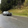 Der Jochpass bietet zwischen Bad Hindelang und Oberjoch 105 Kurven auf 6,4 Kilometern. Bis einschließlich Sonntag fand bei Bad Hindelang das 22. Jochpass-Memorial statt. Oldtimer, Youngtimer und natürlich auch Motorräder waren beim Rennen auf der höchstgelegenen Bundesstraße dabei. 170 Autos, 34 Vorkriegsfahrzeuge und knapp 70 Motorräder waren am Start. Während es am Samstagvormittag noch düster aussah, riss der Himmel ab mittags auf. Auch am Sonntag startete der Tag mit blauem Himmel!