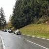 Der Jochpass bietet zwischen Bad Hindelang und Oberjoch 105 Kurven auf 6,4 Kilometern. Bis einschließlich Sonntag fand bei Bad Hindelang das 22. Jochpass-Memorial statt. Oldtimer, Youngtimer und natürlich auch Motorräder waren beim Rennen auf der höchstgelegenen Bundesstraße dabei. 170 Autos, 34 Vorkriegsfahrzeuge und knapp 70 Motorräder waren am Start. Während es am Samstagvormittag noch düster aussah, riss der Himmel ab mittags auf. Auch am Sonntag startete der Tag mit blauem Himmel!