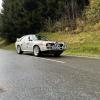 Der Jochpass bietet zwischen Bad Hindelang und Oberjoch 105 Kurven auf 6,4 Kilometern. Bis einschließlich Sonntag fand bei Bad Hindelang das 22. Jochpass-Memorial statt. Oldtimer, Youngtimer und natürlich auch Motorräder waren beim Rennen auf der höchstgelegenen Bundesstraße dabei. 170 Autos, 34 Vorkriegsfahrzeuge und knapp 70 Motorräder waren am Start. Während es am Samstagvormittag noch düster aussah, riss der Himmel ab mittags auf. Auch am Sonntag startete der Tag mit blauem Himmel!