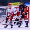 Wurde der dritte Spielabschnitt den Sharks bereits am vergangenen Sonntag gegen Schongau zum Verhängnis, so schienen sich die Ereignisse zu wiederholen. Mit einer 3:2 Führung ging man am Freitagabend ins letzte Drittel gegen starke Miesbacher, hielt diese auch bis 15 Minuten vor Schluss um dann  innerhalb kürzester Zeit einen Dreierpack zu kassieren.
Gäste verdienen sich den SiegNatürlich war der Sieg der Gäste deutlich verdient, ohne den erneut starken Danny Schubert im Tor wäre er wohl auch deutlicher ausgefallen. Aber wenn die Partie schon so lang offen ist  will man natürlich auch die Punkte mitnehmen, heißt es in einer Pressemitteilung des ESC Kempten zum Spiel.Miesbach war die stärkere MannschaftAuf der Pressekonferenz tauschten beide Trainer zuerst noch artig Komplimente aus, und das der Gegner zu den Top Teams der Liga gehört, danach redeten beide jedoch Tacheles. Und auch dies hörte sich recht gleich an. Für beide war Miesbach die stärkere Mannschaft und der verdiente Gewinner. Brad Miller monierte die Fehler seines Teams, die ein Top Team wie der TEV dann eiskalt ausnutzt. Zwei Tore bei 5 gegen 3 Überzahl und ein Unterzahltreffer reichten nach zwei Abschnitten zur Führung. Viel zu leichte Puckverluste, Fehlpässe im Spielaufbau in der neutralen Zone und unnötige Strafzeiten führten dann aber eben zu den drei Treffern die dem Spiel die entscheidende Wendung gaben. Weiterhin hart arbeiten und die Fehler abstellen, so lautet nun die Devise. Bereits am Sonntagabend bietet sich in Erding die Gelegenheit es besser zu machen und dort Punkte zu holen.