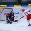 Wurde der dritte Spielabschnitt den Sharks bereits am vergangenen Sonntag gegen Schongau zum Verhängnis, so schienen sich die Ereignisse zu wiederholen. Mit einer 3:2 Führung ging man am Freitagabend ins letzte Drittel gegen starke Miesbacher, hielt diese auch bis 15 Minuten vor Schluss um dann  innerhalb kürzester Zeit einen Dreierpack zu kassieren.
Gäste verdienen sich den SiegNatürlich war der Sieg der Gäste deutlich verdient, ohne den erneut starken Danny Schubert im Tor wäre er wohl auch deutlicher ausgefallen. Aber wenn die Partie schon so lang offen ist  will man natürlich auch die Punkte mitnehmen, heißt es in einer Pressemitteilung des ESC Kempten zum Spiel.Miesbach war die stärkere MannschaftAuf der Pressekonferenz tauschten beide Trainer zuerst noch artig Komplimente aus, und das der Gegner zu den Top Teams der Liga gehört, danach redeten beide jedoch Tacheles. Und auch dies hörte sich recht gleich an. Für beide war Miesbach die stärkere Mannschaft und der verdiente Gewinner. Brad Miller monierte die Fehler seines Teams, die ein Top Team wie der TEV dann eiskalt ausnutzt. Zwei Tore bei 5 gegen 3 Überzahl und ein Unterzahltreffer reichten nach zwei Abschnitten zur Führung. Viel zu leichte Puckverluste, Fehlpässe im Spielaufbau in der neutralen Zone und unnötige Strafzeiten führten dann aber eben zu den drei Treffern die dem Spiel die entscheidende Wendung gaben. Weiterhin hart arbeiten und die Fehler abstellen, so lautet nun die Devise. Bereits am Sonntagabend bietet sich in Erding die Gelegenheit es besser zu machen und dort Punkte zu holen.