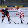 Wurde der dritte Spielabschnitt den Sharks bereits am vergangenen Sonntag gegen Schongau zum Verhängnis, so schienen sich die Ereignisse zu wiederholen. Mit einer 3:2 Führung ging man am Freitagabend ins letzte Drittel gegen starke Miesbacher, hielt diese auch bis 15 Minuten vor Schluss um dann  innerhalb kürzester Zeit einen Dreierpack zu kassieren.
Gäste verdienen sich den SiegNatürlich war der Sieg der Gäste deutlich verdient, ohne den erneut starken Danny Schubert im Tor wäre er wohl auch deutlicher ausgefallen. Aber wenn die Partie schon so lang offen ist  will man natürlich auch die Punkte mitnehmen, heißt es in einer Pressemitteilung des ESC Kempten zum Spiel.Miesbach war die stärkere MannschaftAuf der Pressekonferenz tauschten beide Trainer zuerst noch artig Komplimente aus, und das der Gegner zu den Top Teams der Liga gehört, danach redeten beide jedoch Tacheles. Und auch dies hörte sich recht gleich an. Für beide war Miesbach die stärkere Mannschaft und der verdiente Gewinner. Brad Miller monierte die Fehler seines Teams, die ein Top Team wie der TEV dann eiskalt ausnutzt. Zwei Tore bei 5 gegen 3 Überzahl und ein Unterzahltreffer reichten nach zwei Abschnitten zur Führung. Viel zu leichte Puckverluste, Fehlpässe im Spielaufbau in der neutralen Zone und unnötige Strafzeiten führten dann aber eben zu den drei Treffern die dem Spiel die entscheidende Wendung gaben. Weiterhin hart arbeiten und die Fehler abstellen, so lautet nun die Devise. Bereits am Sonntagabend bietet sich in Erding die Gelegenheit es besser zu machen und dort Punkte zu holen.