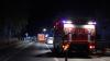 Weil er wohl zu schnell unterwegs war, ist am Samstagabend ein Pritschenwagen bei Offingen (Landkreis Günzburg) von der Straße abgekommen. Das berichtet die Polizei. Das Fahrzeug landete frontal auf dem Boden und kam anschließend auf der Seite zum Liegen.
Pritschenwagen sticht frontal ins Erdreich einDer Fahrer eines Pritschenwagens war am Samstagabend auf der Straße von Peterswörth in Richtung Offingen unterwegs. Wie die ersten Ermittlungen der Polizei ergaben, war er wohl zu schnell unterwegs. In einer leichten Linkskurve kam der Pritschenwagen von der Straße ab, stach frontal in den Boden ein und wurde zurück auf die Straße geschleudert, wo er seitlich zum Liegen kam.Fahrer kommt ohne Verletzungen davonDer 54-jährige Fahrer konnte selbstständig aus seinem Fahrzeug klettern. Er wurde nicht verletzt. Die Feuerwehr Offingen war zur Straßensperrung und Verkehrsregelung an der Unfallstelle im Einsatz. Es entstand ein Schaden von 3.000 Euro.