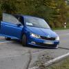 Zwischen Biessenhofen und Kaufbeuren hat es am Mittwochabend einen Unfall zwischen drei Fahrzeugen gegeben. Der Fahrer eines Audis wollte auf der dortigen B16 zwei vor ihm fahrende Autos überholen. Dabei schätzte er jedoch laut einem Sprecher der Polizei den Abstand zum Gegenverkehr falsch ein. 
[video]https://www.youtube.com/watch?v=NIygc810g_s[/video]
Gegenverkehr gestreift, dann in anderes Auto geknalltDer Audi streifte deshalb zunächst das entgegenkommende Auto. Danach stieß der Wagen noch mit einem weiteren Fahrzeug zusammen. Bei dem Unfall erlitt ein Mensch leichte Verletzungen. Der Sachschaden ist noch nicht bekannt. Weitere Informationen folgen!