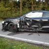 Zwischen Biessenhofen und Kaufbeuren hat es am Mittwochabend einen Unfall zwischen drei Fahrzeugen gegeben. Der Fahrer eines Audis wollte auf der dortigen B16 zwei vor ihm fahrende Autos überholen. Dabei schätzte er jedoch laut einem Sprecher der Polizei den Abstand zum Gegenverkehr falsch ein. 
[video]https://www.youtube.com/watch?v=NIygc810g_s[/video]
Gegenverkehr gestreift, dann in anderes Auto geknalltDer Audi streifte deshalb zunächst das entgegenkommende Auto. Danach stieß der Wagen noch mit einem weiteren Fahrzeug zusammen. Bei dem Unfall erlitt ein Mensch leichte Verletzungen. Der Sachschaden ist noch nicht bekannt. Weitere Informationen folgen!
