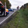 Zwischen Biessenhofen und Kaufbeuren hat es am Mittwochabend einen Unfall zwischen drei Fahrzeugen gegeben. Der Fahrer eines Audis wollte auf der dortigen B16 zwei vor ihm fahrende Autos überholen. Dabei schätzte er jedoch laut einem Sprecher der Polizei den Abstand zum Gegenverkehr falsch ein. 
[video]https://www.youtube.com/watch?v=NIygc810g_s[/video]
Gegenverkehr gestreift, dann in anderes Auto geknalltDer Audi streifte deshalb zunächst das entgegenkommende Auto. Danach stieß der Wagen noch mit einem weiteren Fahrzeug zusammen. Bei dem Unfall erlitt ein Mensch leichte Verletzungen. Der Sachschaden ist noch nicht bekannt. Weitere Informationen folgen!