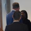Am Freitagnachmittag stattete die Halbschwester des ehemaligen US-Präsidenten Barack Obama,  Auma Obama und der ehemalige Allgäuer Minister und Bundestagsmitglied Gerd Müller Kempten einen Besuch ab. Im Vorfeld von Vorträgen, die beide am Abend an der Hochschule halten werden, haben sie das Rathaus besucht und sich anschließend ins goldene Buch der Stadt eingetragen. 
Wichtige Personen in der EntwicklungshilfeAuma Obama studierte Germanistik und Soziologie in Deutschland. Ein ihr persönlich besonders wichtiges Anliegen ist Deutschland und sein Verhältnis zu Afrika, beziehungsweise das Afrikabild. 2013 gründete sie die Auma Obama Foundation - Sauti Kuu ("starke Stimmen"), deren Ziel es ist, Kindern in Kenia ein unabhängiges und selbstbestimmtes Leben zu ermöglichen. 2019 wurde sie mit dem Walter-Scheel-Preis ausgezeichnet. 

Gerd Müller war von 1994 bis 2021 Abgeordneter im Bundestag und vertrat dabei das Allgäu. Seit 10. Dezember 2021 ist der ehemalige Minister Generaldirektor der UN Organisation für industrielle Entwicklung (UNIDO). Empfang im SitzungssaalZunächst wurden die Ehrengäste im Sitzungssaal empfangen. Bei dem Empfang waren Kemptens Oberbürgermeister Thomas Kiechle, der Leiter des Lions Club Ralf Lienert und der zweite Bürgermeister von Wildpoldsried Günter Mögele anwesend. Ralf Lienert ergriff als erster das Wort und stellte den Lions Club Kempten vor. Dessen 60-jähriges Bestehen konnte im Jahr 2020 nicht gefeiert werden. Deshalb wird das Jubiläum in diesem Jahr nachgefeiert, was sich auch die Ehrengäste nicht entgehen lassen wollten.Ausbildung von AusbildernMögele stellte anschließend in einer kurzen Präsentation sein Afrika-Projekt "VET4Afrika" vor, das Leute in Ländern wie Kenia, Namibia und Äthiopien ausbildet, mobile Solaranlagen zu bauen. Die von Gerd Müller ins Leben gerufene BMZ Initiative "Grüne Bürger-Energie für Afrika" unterstützt das Projekt. Dr. Obama lobte vor allem, dass bei dem Vortrag die verschiedenen Länder Afrikas namentlich genannt wurden. "Afrika ist nicht nur ein Land", so Obama in einer kurzen Ansprache. Eintrag ins goldene BuchNachdem OB Kiechle den Empfang abgeschlossen hatte mit ging es in die Schrannenhalle, wo bereits das goldene Buch bereit lag. Dort trugen sich die gut gelaunten Ehrengäste in das Buch ein. Anschließend konnten sich die Anwesenden am Kuchenbuffet bedienen und plaudern.