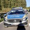 Bei einem Verkehrsunfall am Mittwochabend bei Amtzell sind mehrere Menschen verletzt worden. Gegen 17.30 Uhr bemerkte der 35-jährige Fahrer eines Sprinters auf seinem Weg nach Wangen den stockenden Verkehr vor ihm zu spät. Er wich nach links aus und prallte mit einem entgegenkommenden Ford zusammen, dessen Fahrer und seine schwangere Beifahrerin in Richtung Ravensburg unterwegs waren.
[video]https://www.youtube.com/watch?v=1XnRihkj8N4[/video] 
Unfallverursacher und Schwangere im KrankenhausDer 35-jährige Unfallverursacher sowie die 31 Jahre alte schwangere Frau  wurden durch den Unfall schwer verletzt. Rettungsfahrzeuge brachten beide  in umliegende Krankenhäuser. Auch der Fahrer des Fords erlitt leichte Verletzungen und wurde zur medizinischen Behandlung in eine Klinik gebracht.Feuerwehr im EinsatzAn den beiden Autos entstand durch die Kollision laut Polizei ein Schaden von etwa 40.000 Euro. Sie mussten durch Abschleppunternehmen geborgen werden. Die Feuerwehr war zur Abbindung von auslaufenden Betriebsstoffen und Säuberung der Straße ebenfalls im Einsatz. Während den Maßnahmen war die Bundesstraße für längere Zeit voll gesperrt.