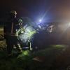 Bei einem Unfall auf der B12 bei Kempten sind am Donnerstagabend sechs Personen verletzt worden. Der Unfall hatte sich rund zwei Kilometer nach dem Autobahnkreuz Kempten ereignet.
Vier Fahrzeuge beteiligt
Nach bisherigem Kenntnisstand war ein 33-jähriger Autofahrer gegen 19:30 Uhr in Richtung Kempten unterwegs. Aus noch unbekannter Ursache war er dann in den Gegenverkehr geraten. Dort prallte das Auto des 33-Jährigen in zwei entgegenkommende Autos und im Anschluss in ein nachfolgendes Fahrzeug.Sechs Verletzte - hoher Sachschaden
Bei dem Unfall zogen sich alle sechs Insassen der beteiligten vier Fahrzeuge Verletzungen zu. Sie mussten in ein Krankenhaus gebracht werden. Die B12 war in dem Bereich für rund fünf Stunden gesperrt. Der Sachschaden beläuft sich auf etwa 100.000 Euro. 

Ein Gutachter soll nun die Unfallursache herausfinden. Die Feuerwehr Kempten und die Straßenmeisterei Kempten kümmerten sich um die Absicherung der Unfallstelle und die Verkehrsregelung.

[video]https://www.youtube.com/watch?v=8VPIDuk3g0c[/video]