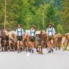 Am Samstag sind auch in Obermaiselstein die Älpler, Hirten und ihre Tiere ins Tal zurückgekehrt. Insgesamt 1.400 Rinder kehrten von insgesamt zwölf Alpen zurück. Damit ist auch dort der Bergsommer beendet. Anders als in vielen anderen Ortschaften gab es in Obermaiselstein mehrere dezentrale Scheidplätze. Einen Hauptscheidplatz gab es nicht. Auch fand der Viehscheid in Obermaiselstein ohne Zeltbetrieb und Fest statt.