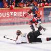 Der ECDC Memmingen im Eistadion hat sich beim Testspiel gegen den ESC Kempten durchgesetzt. Zunächst waren aber die Kemptener mit 2:0 in Führung gegangen. Die Oberligisten aus Memmingen nahmen anschließend allerdings das Heft in die Hand und siegten letztlich mit 9:5 beim Auswärtstest.