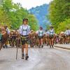 Am Samstag sind auch in Obermaiselstein die Älpler, Hirten und ihre Tiere ins Tal zurückgekehrt. Insgesamt 1.400 Rinder kehrten von insgesamt zwölf Alpen zurück. Damit ist auch dort der Bergsommer beendet. Anders als in vielen anderen Ortschaften gab es in Obermaiselstein mehrere dezentrale Scheidplätze. Einen Hauptscheidplatz gab es nicht. Auch fand der Viehscheid in Obermaiselstein ohne Zeltbetrieb und Fest statt.