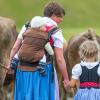 Am Samstag sind auch in Obermaiselstein die Älpler, Hirten und ihre Tiere ins Tal zurückgekehrt. Insgesamt 1.400 Rinder kehrten von insgesamt zwölf Alpen zurück. Damit ist auch dort der Bergsommer beendet. Anders als in vielen anderen Ortschaften gab es in Obermaiselstein mehrere dezentrale Scheidplätze. Einen Hauptscheidplatz gab es nicht. Auch fand der Viehscheid in Obermaiselstein ohne Zeltbetrieb und Fest statt.
